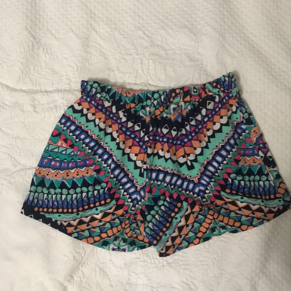pattern shorts - Picture 2 of 2